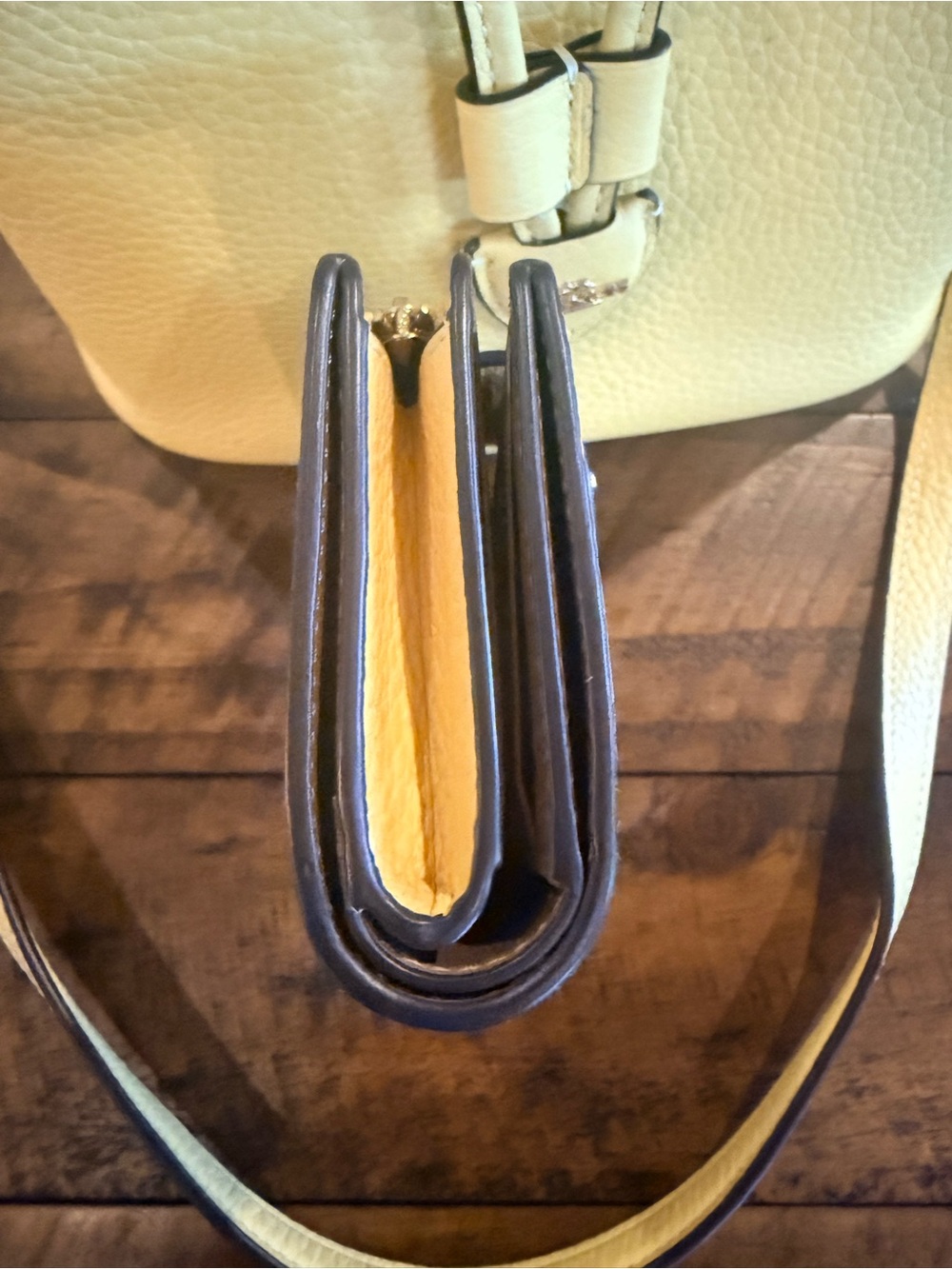 NWOT Coach Pebbled Leather Drawstring Crossbody Bag and Wallet - Light Yellow - Picture 8 of 12